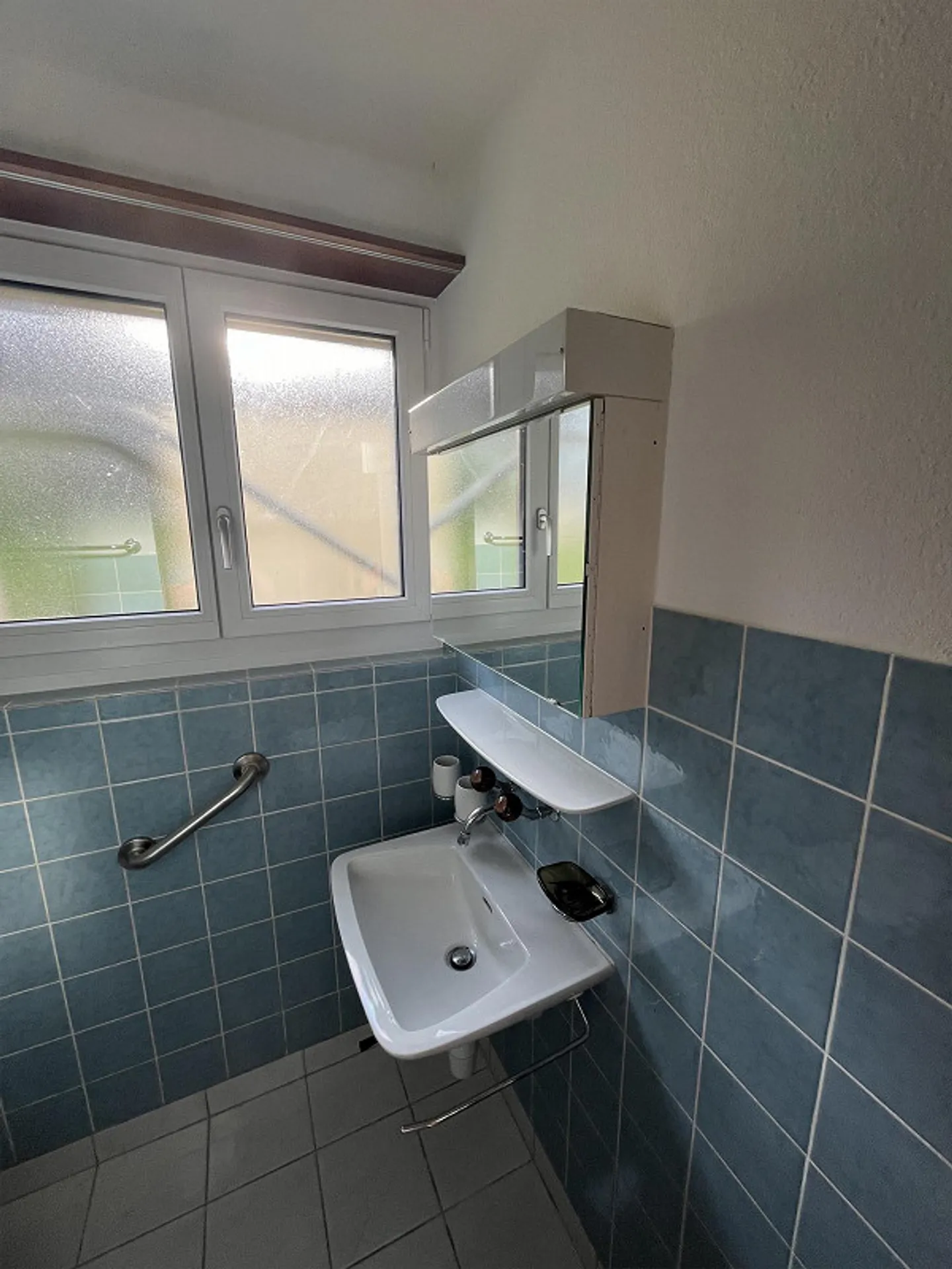 Appartement rénové de 1,5 pièce avec espace jardin et place de parking - Photo 7 sur 9
