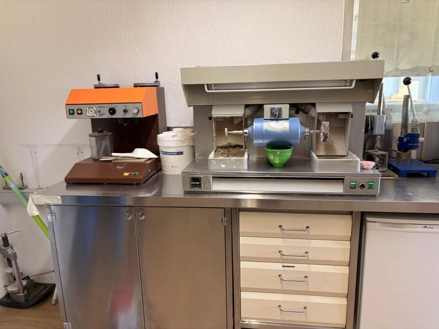 Dental Technology Laboratory for Rent in a Good Location! - Photo 3 of 9