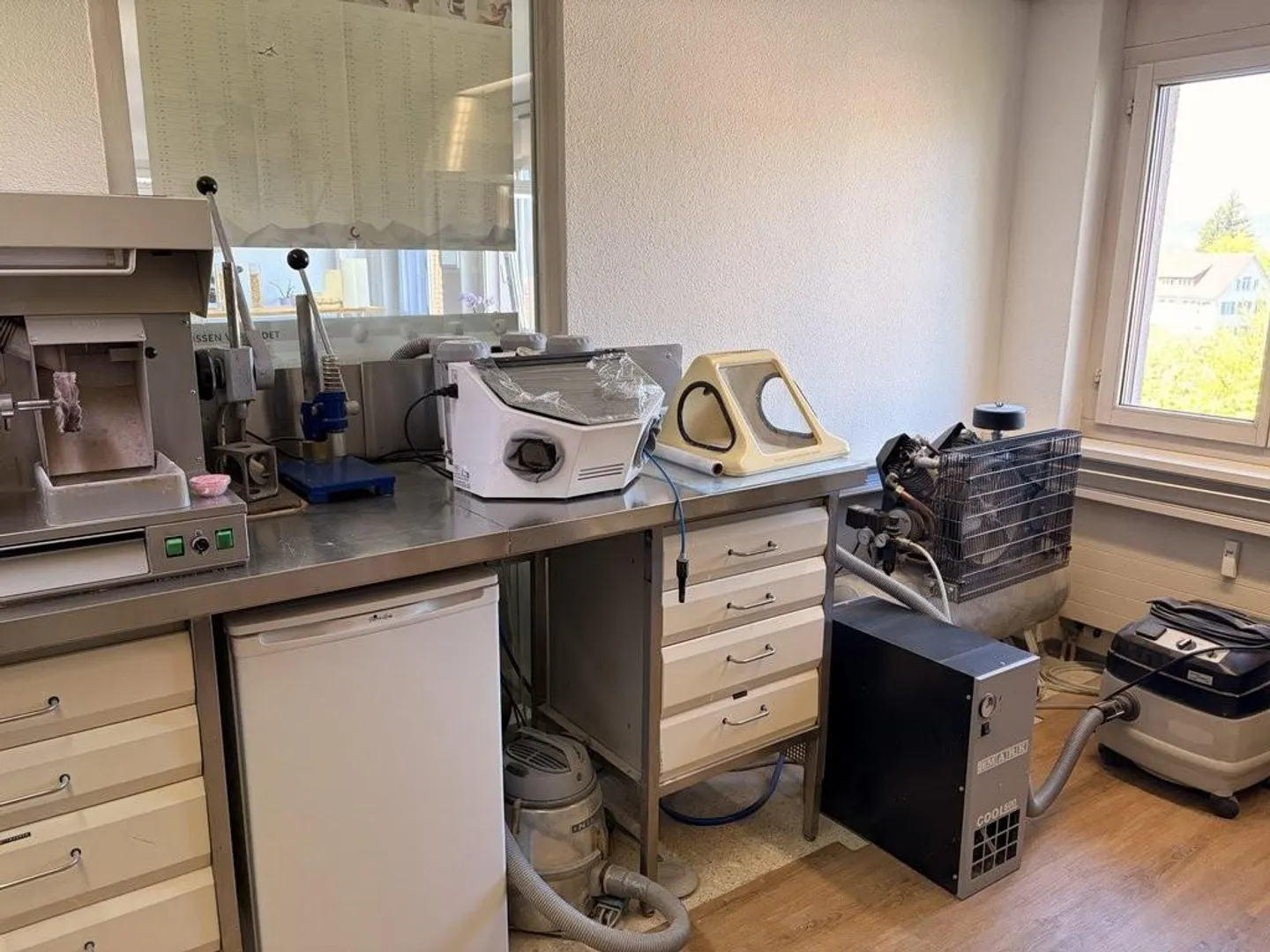 Dental Technology Laboratory for Rent in a Good Location! - Photo 4 of 9