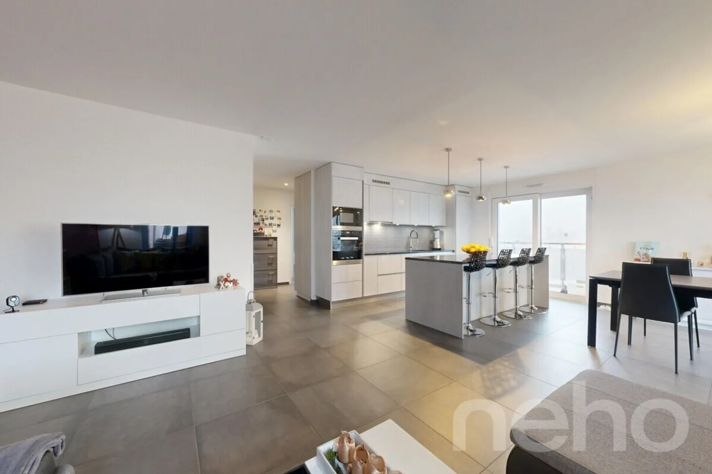 Bel appartement 4.5p avec grand jardin situé dans un immeuble récent - Photo 2 sur 12