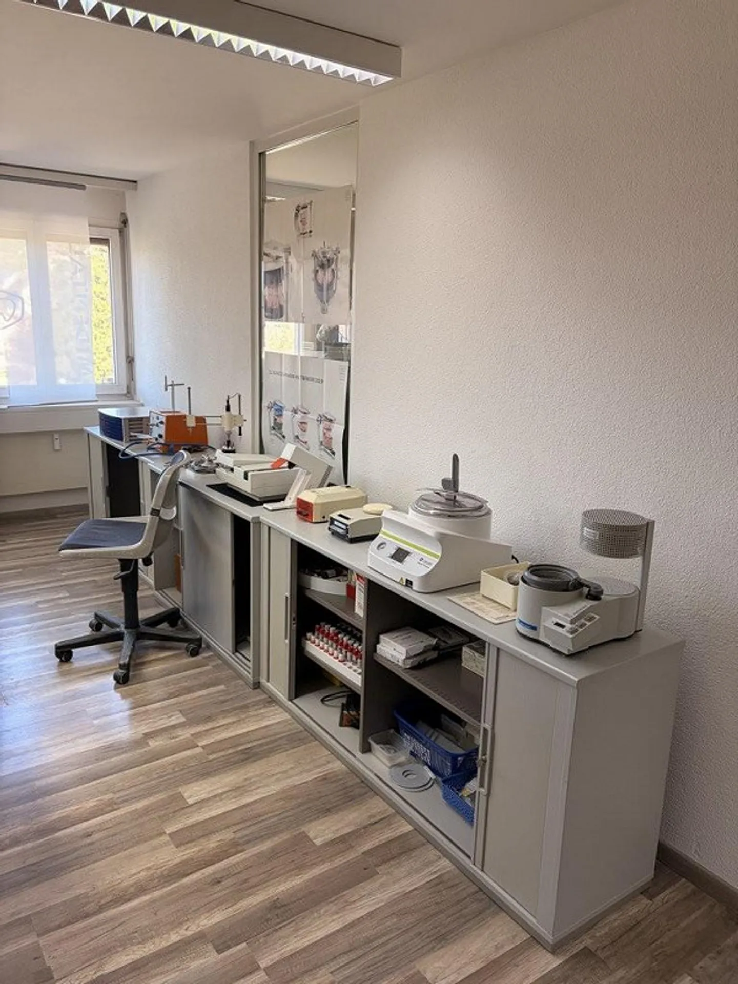 Dental Technology Laboratory for Rent in a Good Location! - Photo 7 of 9