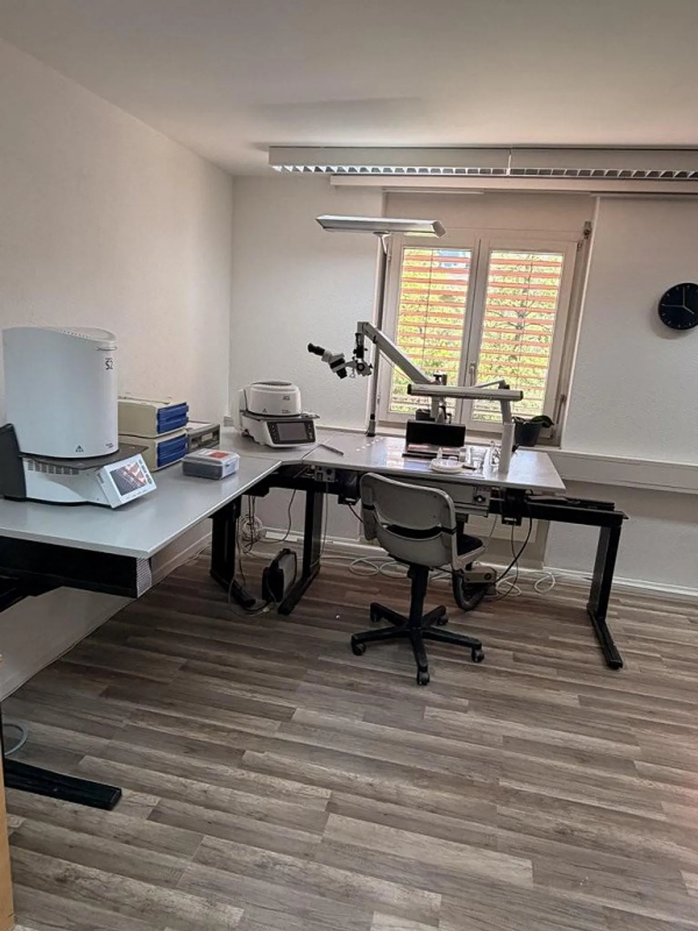 Dental Technology Laboratory for Rent in a Good Location! - Photo 8 of 9