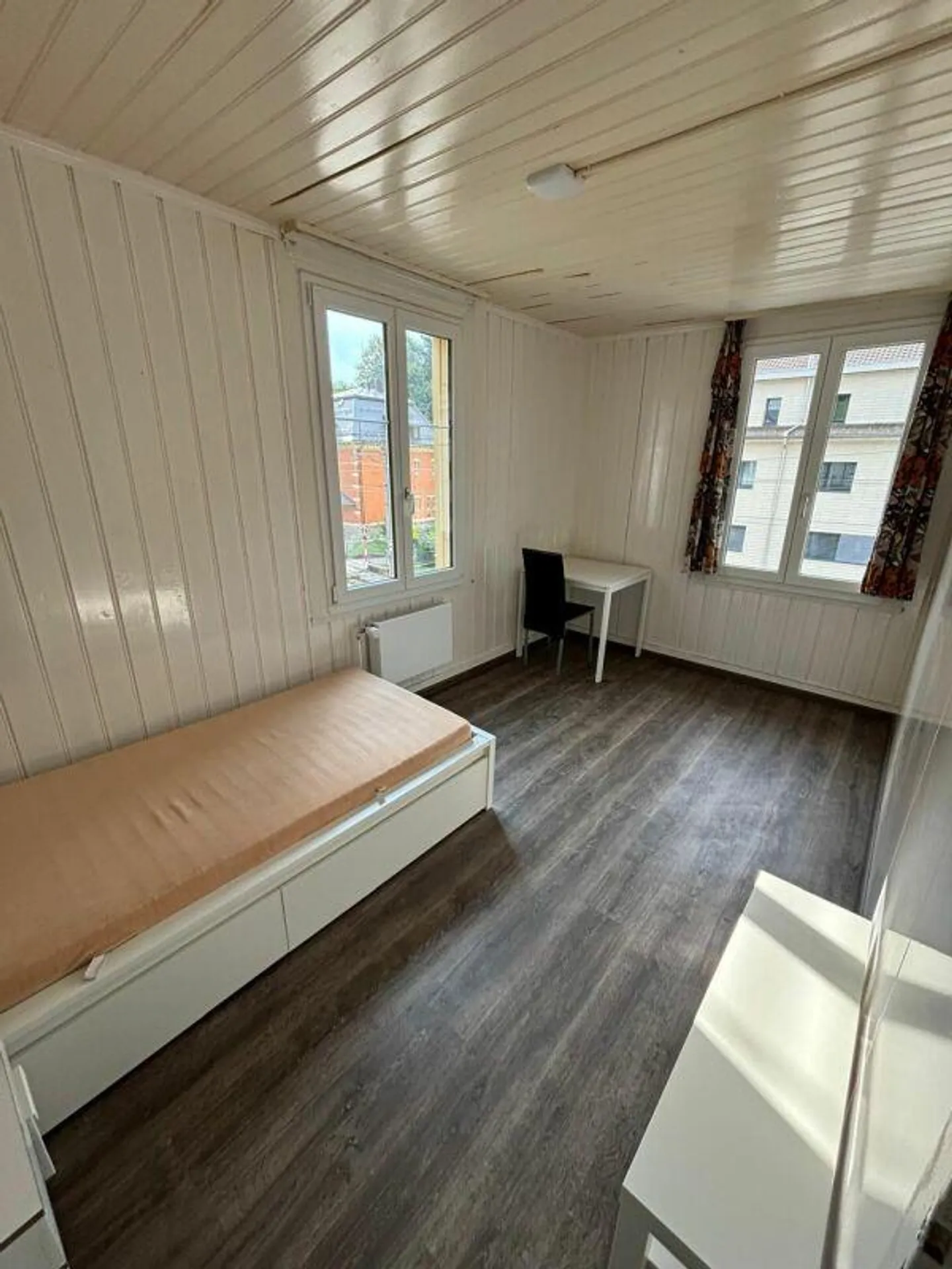 Furnished room with shared bathroom for rent - Photo 1 of 7
