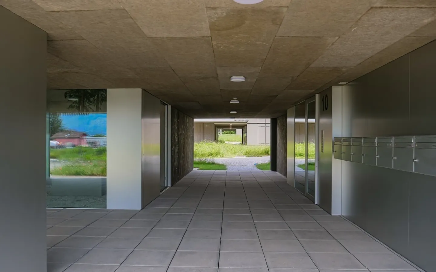 Bell'appartamento di 3,5 stanze con balcone / Bex-Jardins - Foto 2 di 9