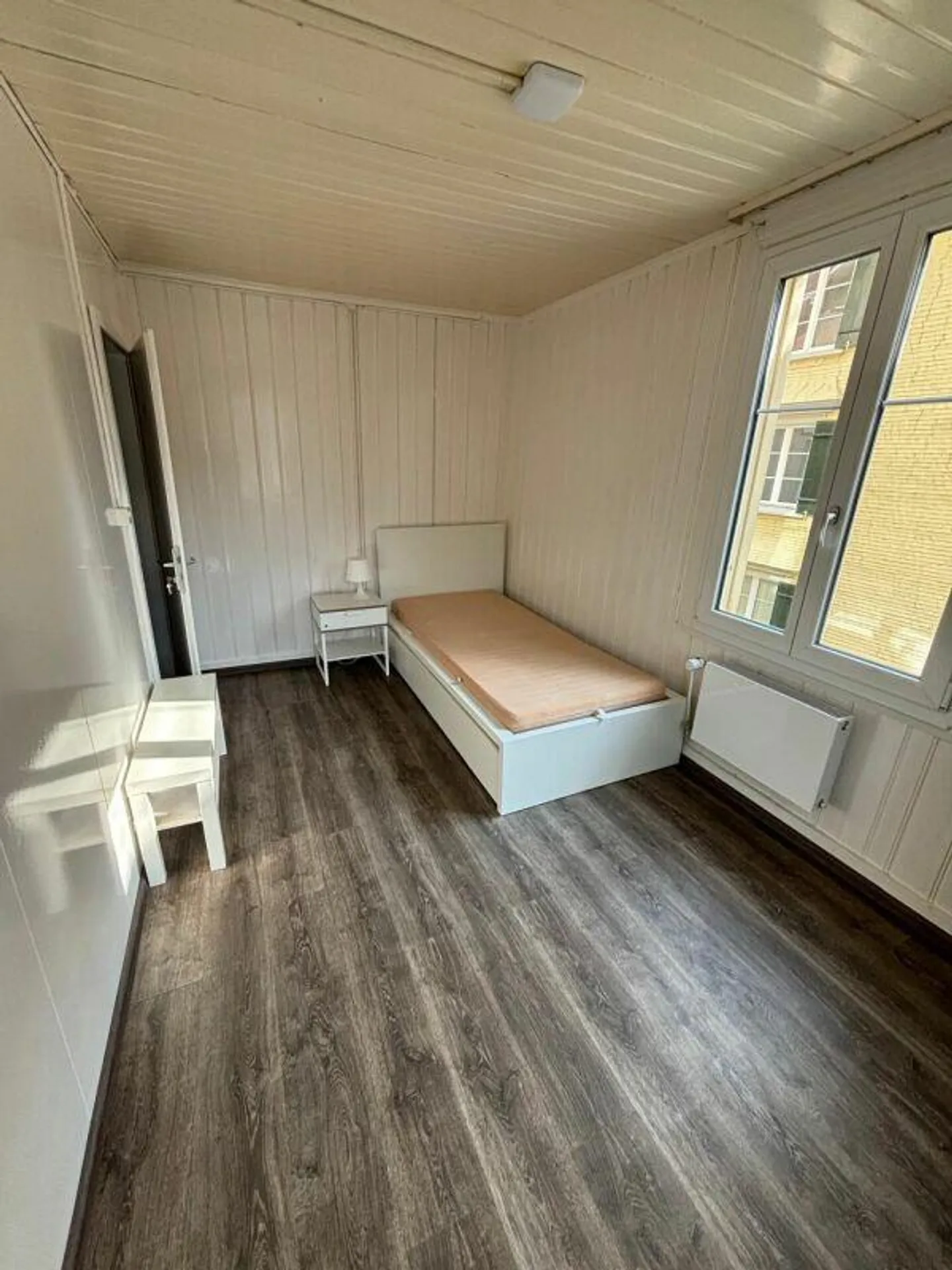 Furnished room with shared bathroom for rent - Photo 2 of 7