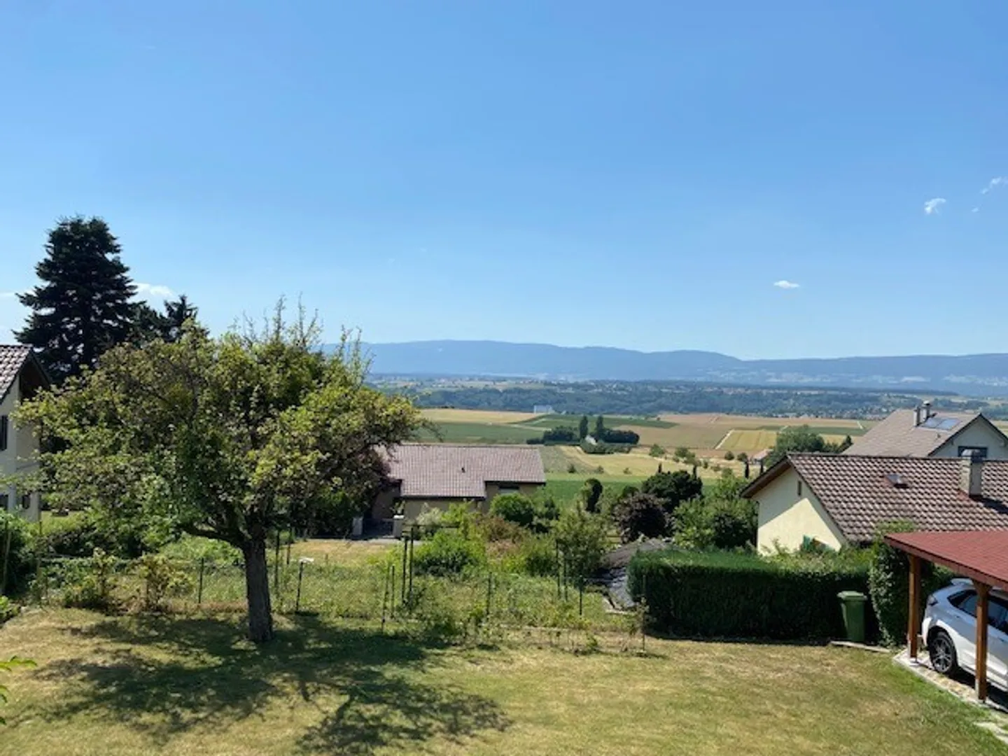 Charmante Villa mit herrlichem Blick und üppigem Garten in Bournens - Foto 2 von 13