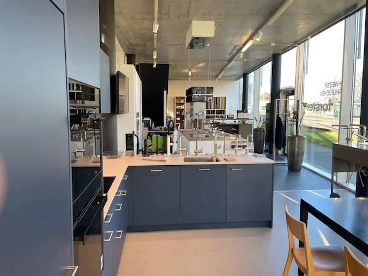 Spazio espositivo/ufficio in affitto presso M-Parc - Foto 1 di 7