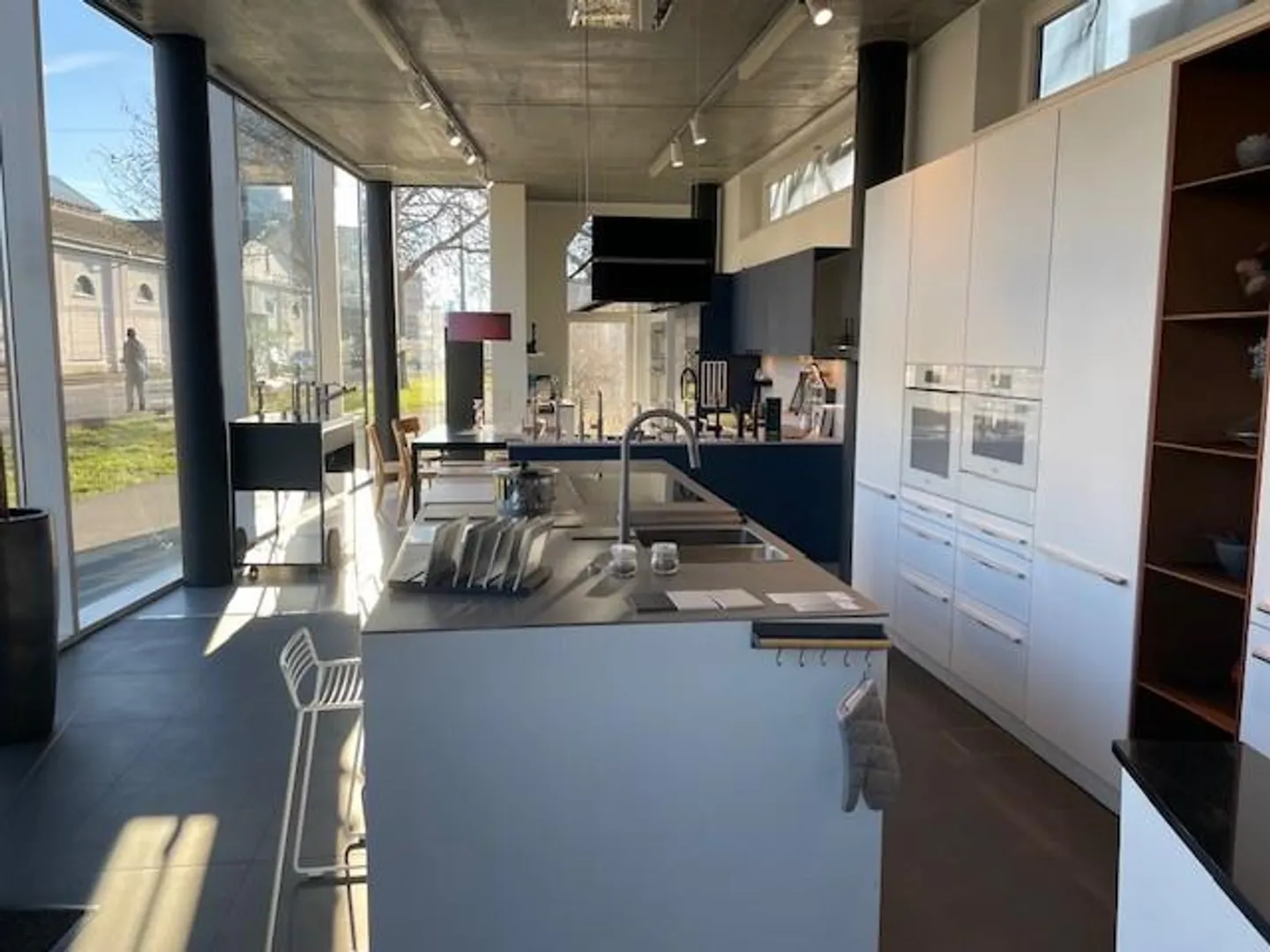 Spazio espositivo/ufficio in affitto presso M-Parc - Foto 3 di 7