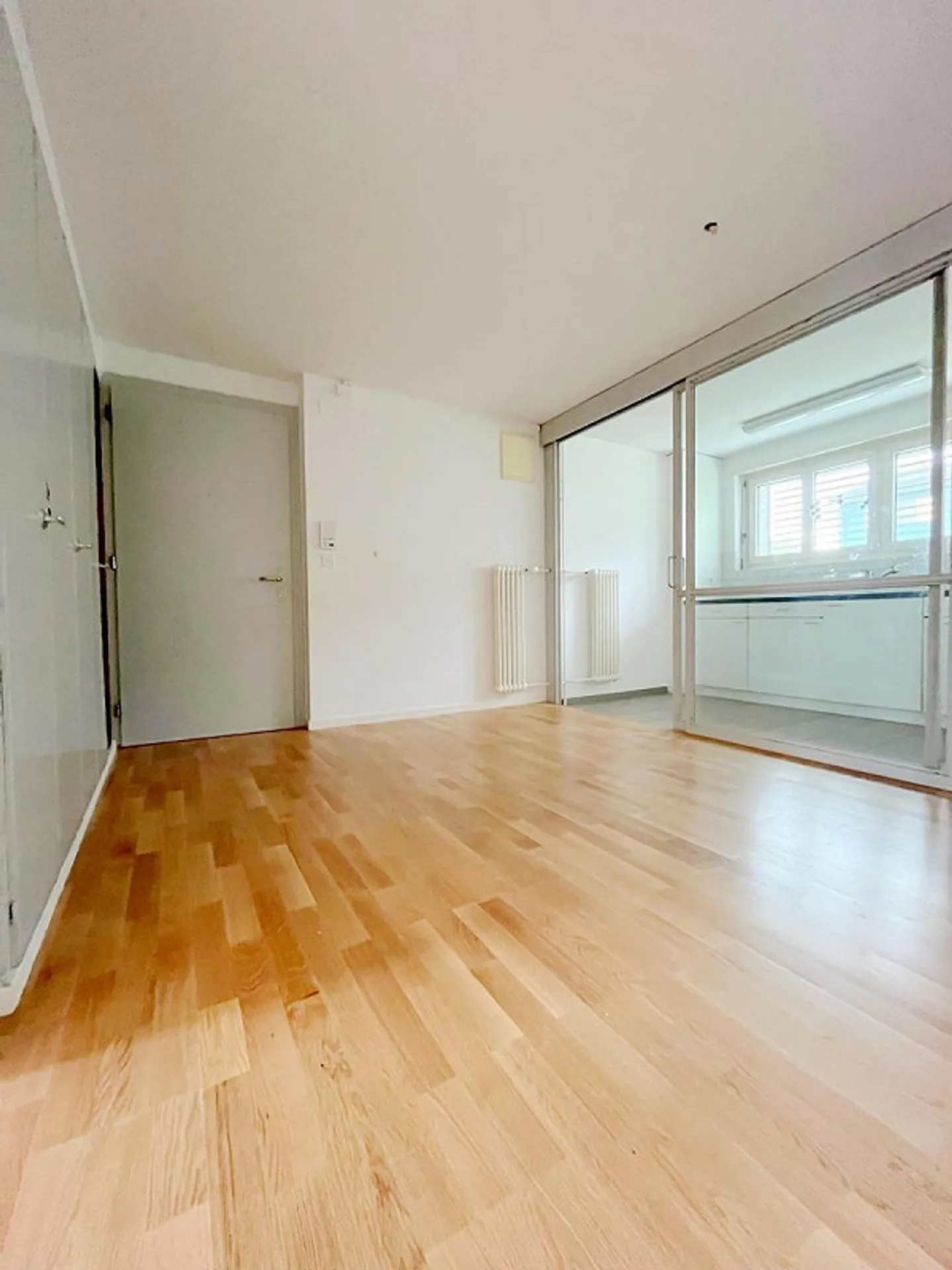 Ottimo appartamento con layout pratico vicino all'ospedale cantonale - Foto 3 di 11