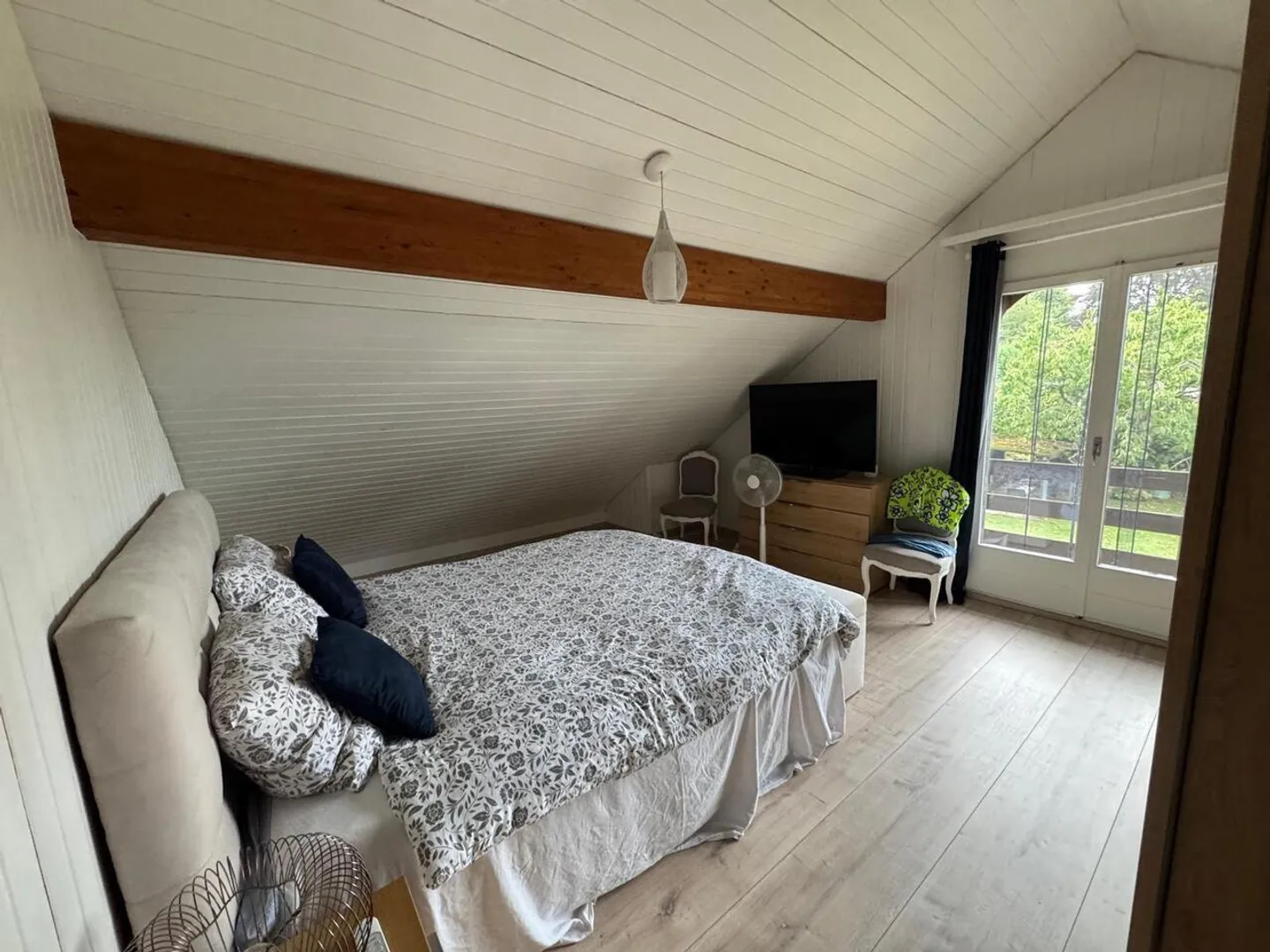 Charmante Villa mit herrlichem Blick und üppigem Garten in Bournens - Foto 12 von 13