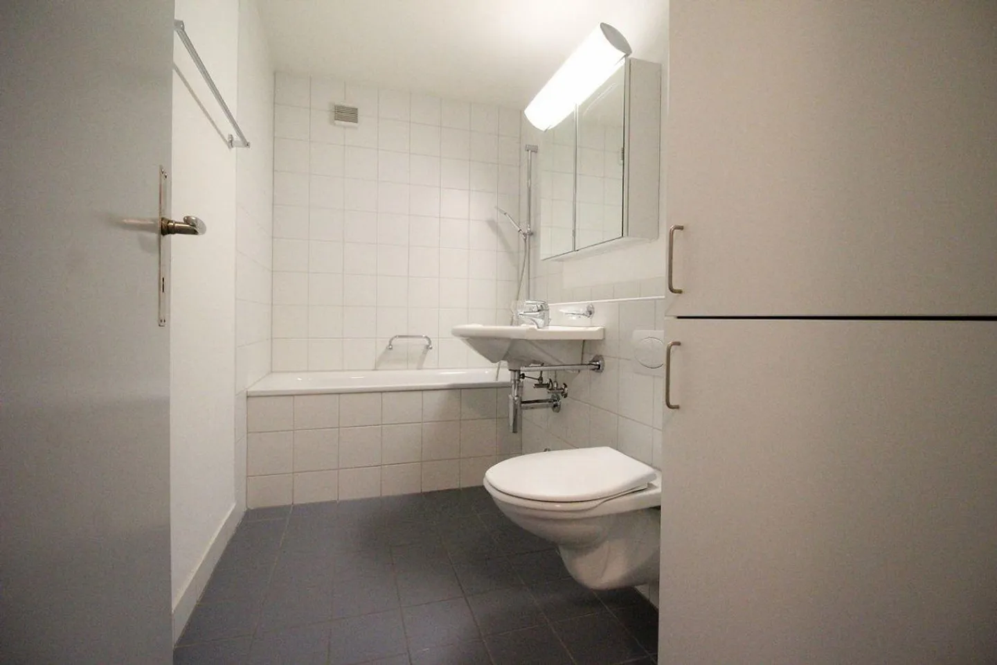 Ottimo appartamento con layout pratico vicino all'ospedale cantonale - Foto 8 di 11