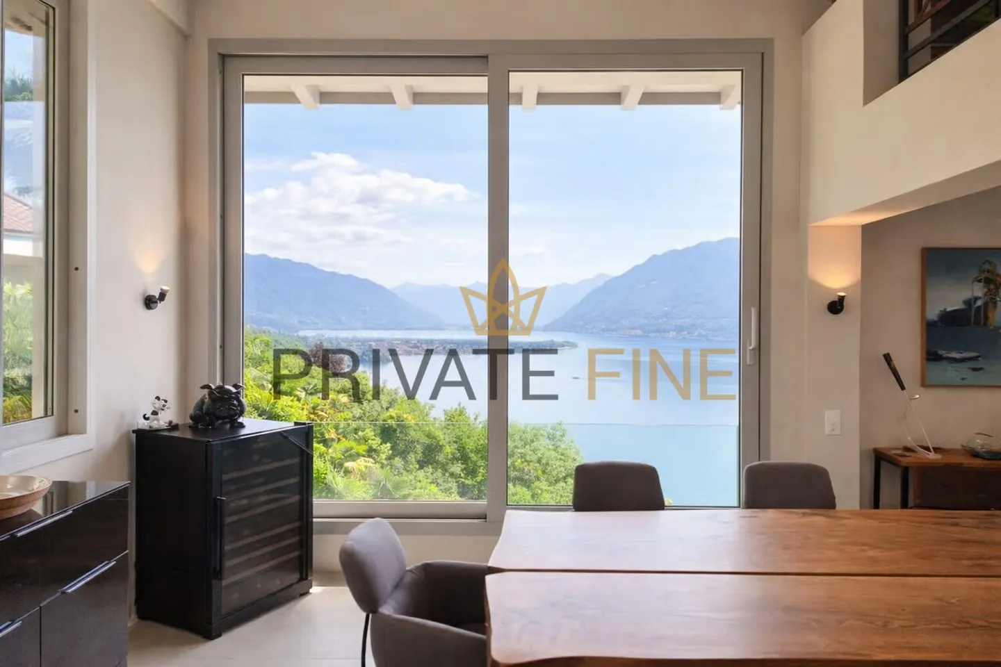 Stunning Villa with Lake View - Photo 4 of 14