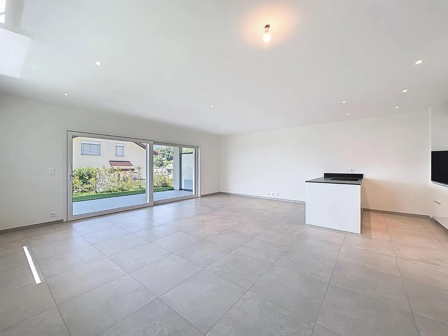 Geräumige 3,5-Zimmer-Wohnung im Erdgeschoss - Foto 3 von 13
