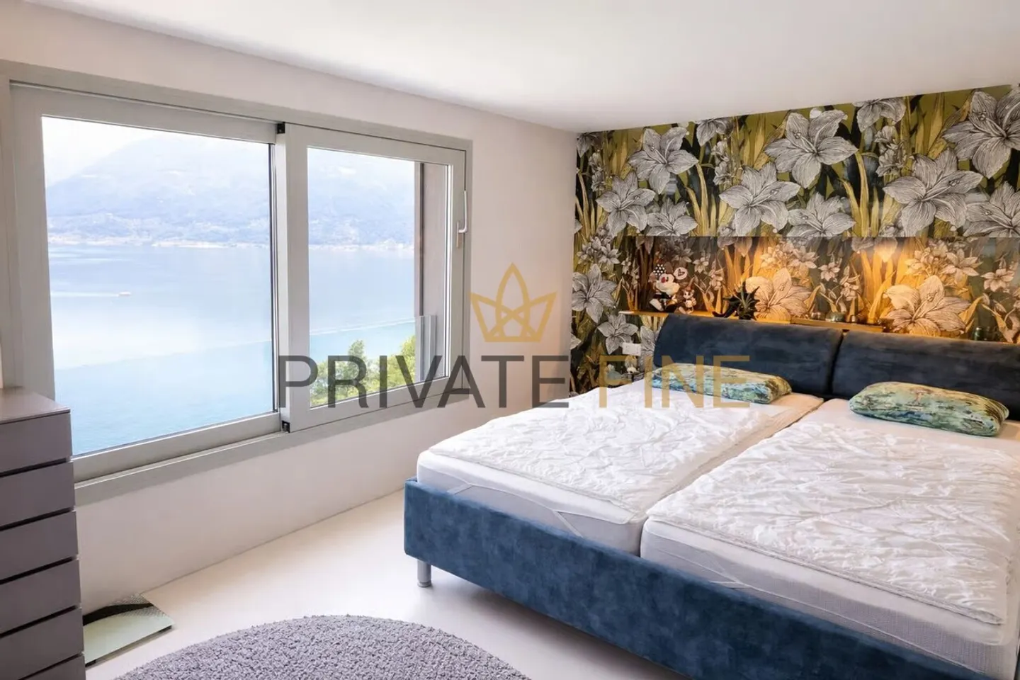 Stunning Villa with Lake View - Photo 5 of 14