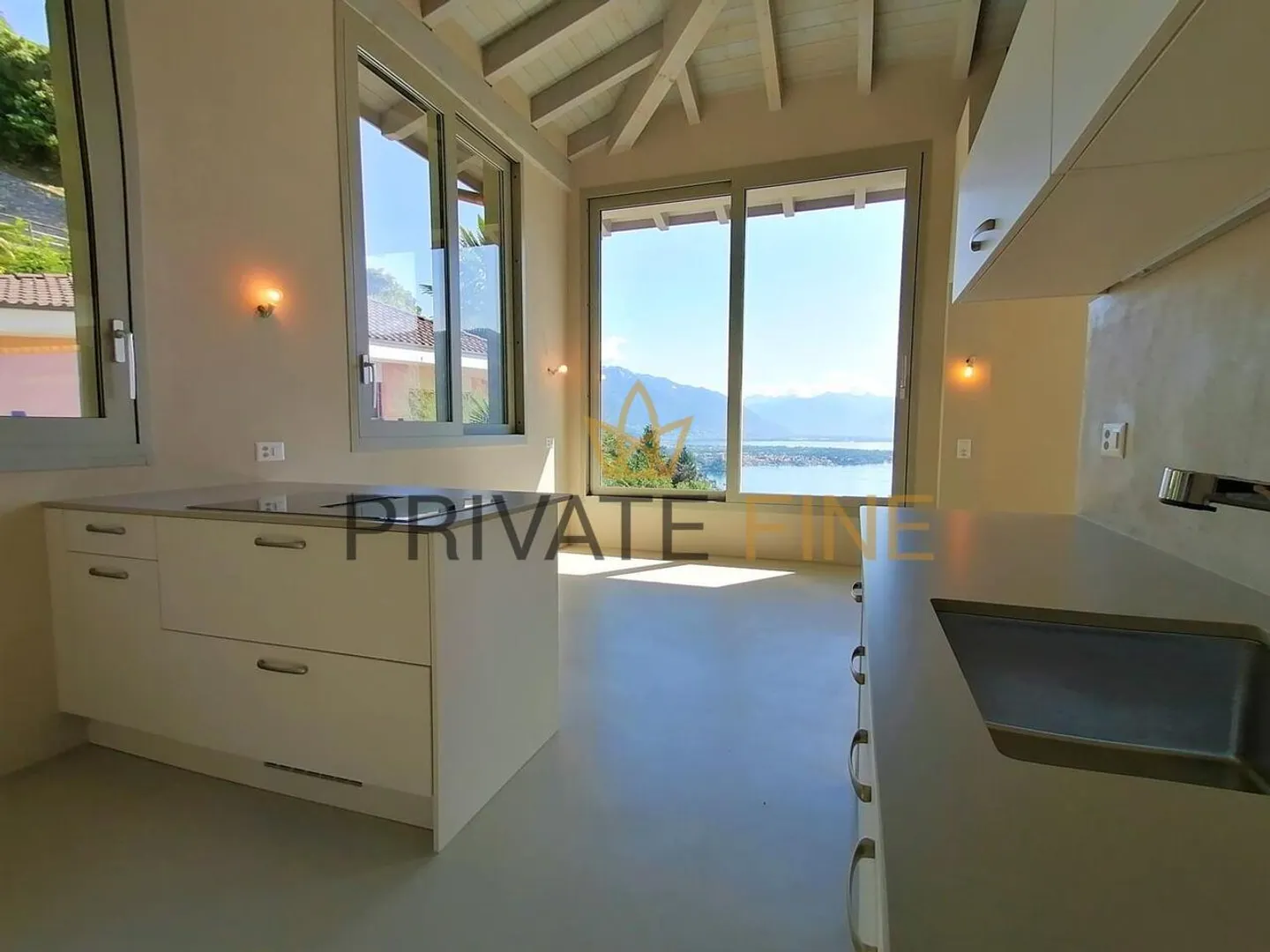 Stunning Villa with Lake View - Photo 3 of 14