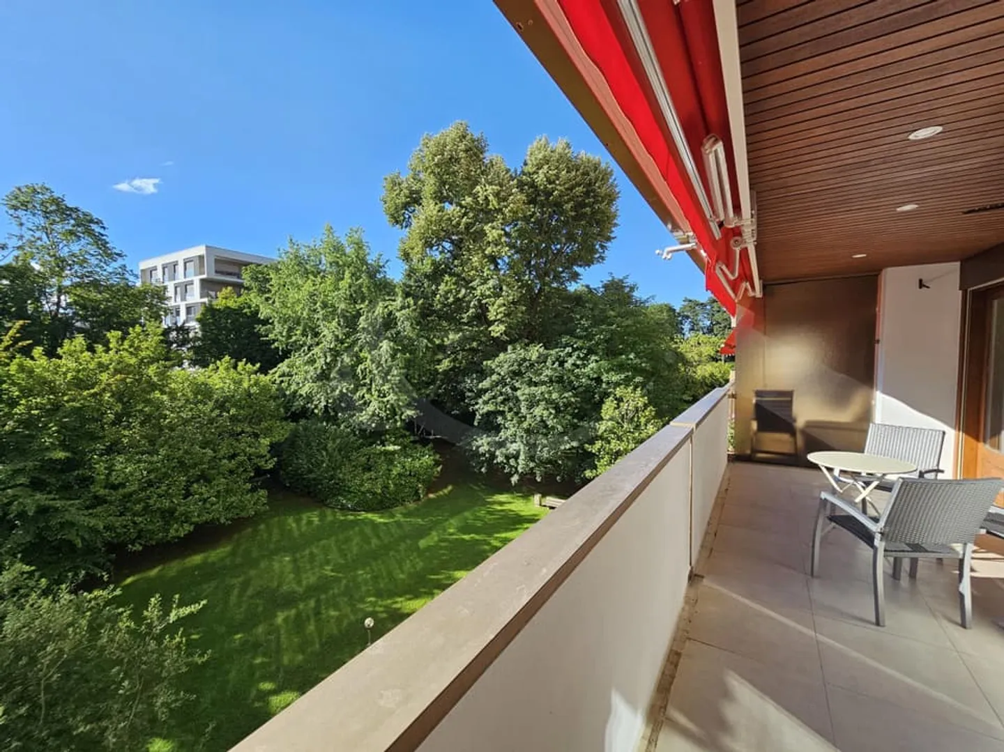 Charmant appartement traversant entièrement rénové dans une résidence de standin - Photo 1 sur 8