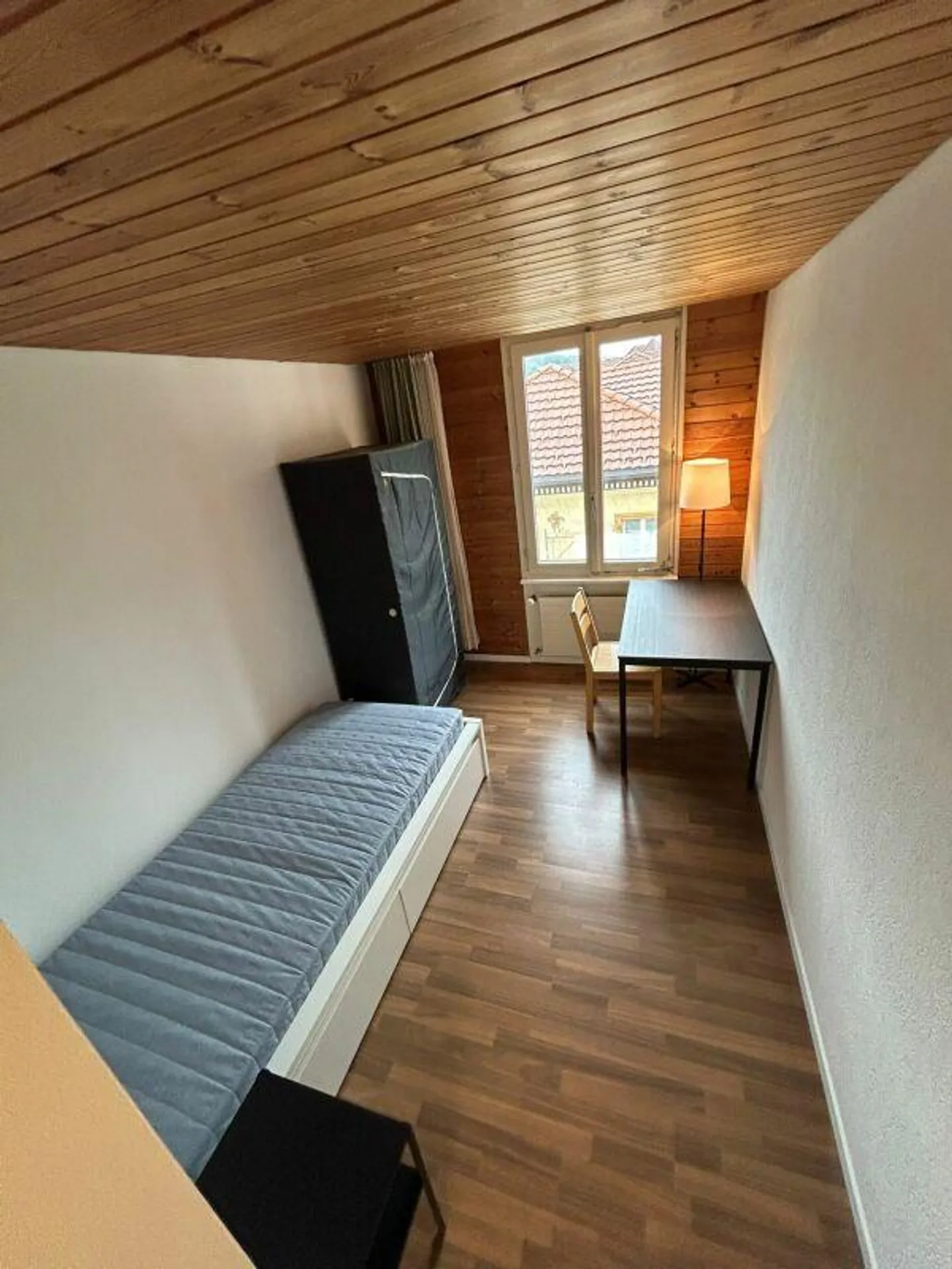 Furnished room with shared bathroom for rent - Photo 1 of 7