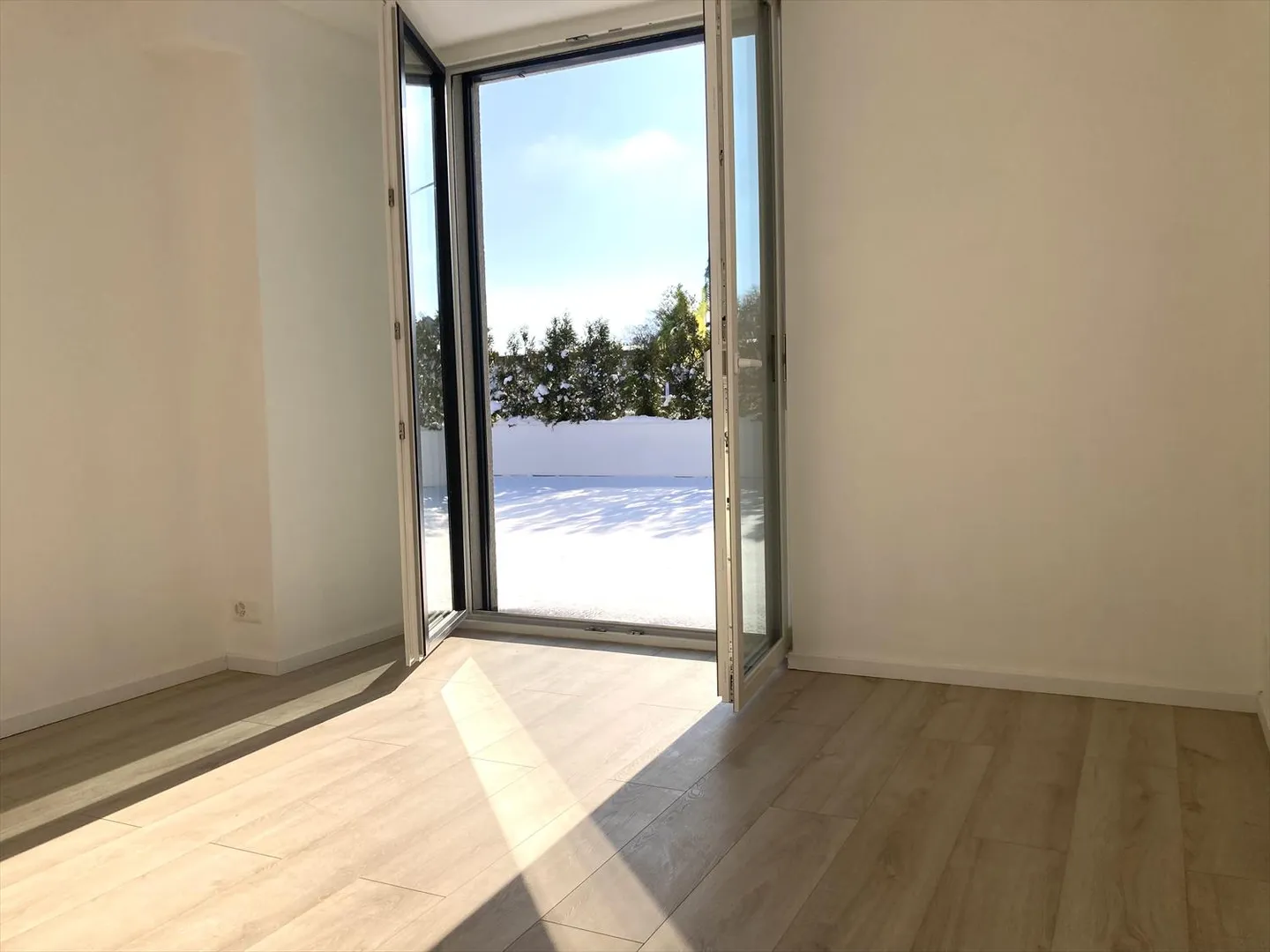 Bright Apartment with Terrace - Photo 11 of 15