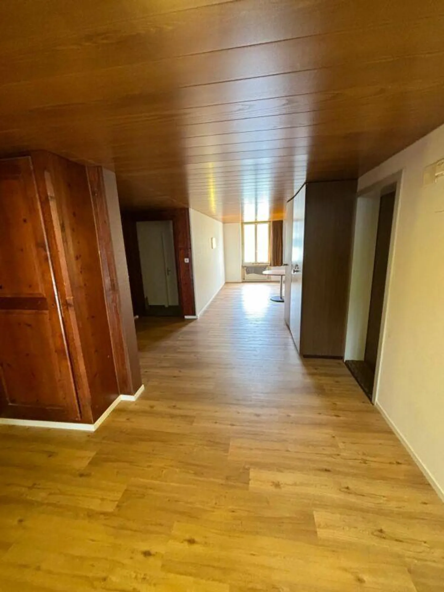 Furnished room with shared bathroom for rent - Photo 5 of 7