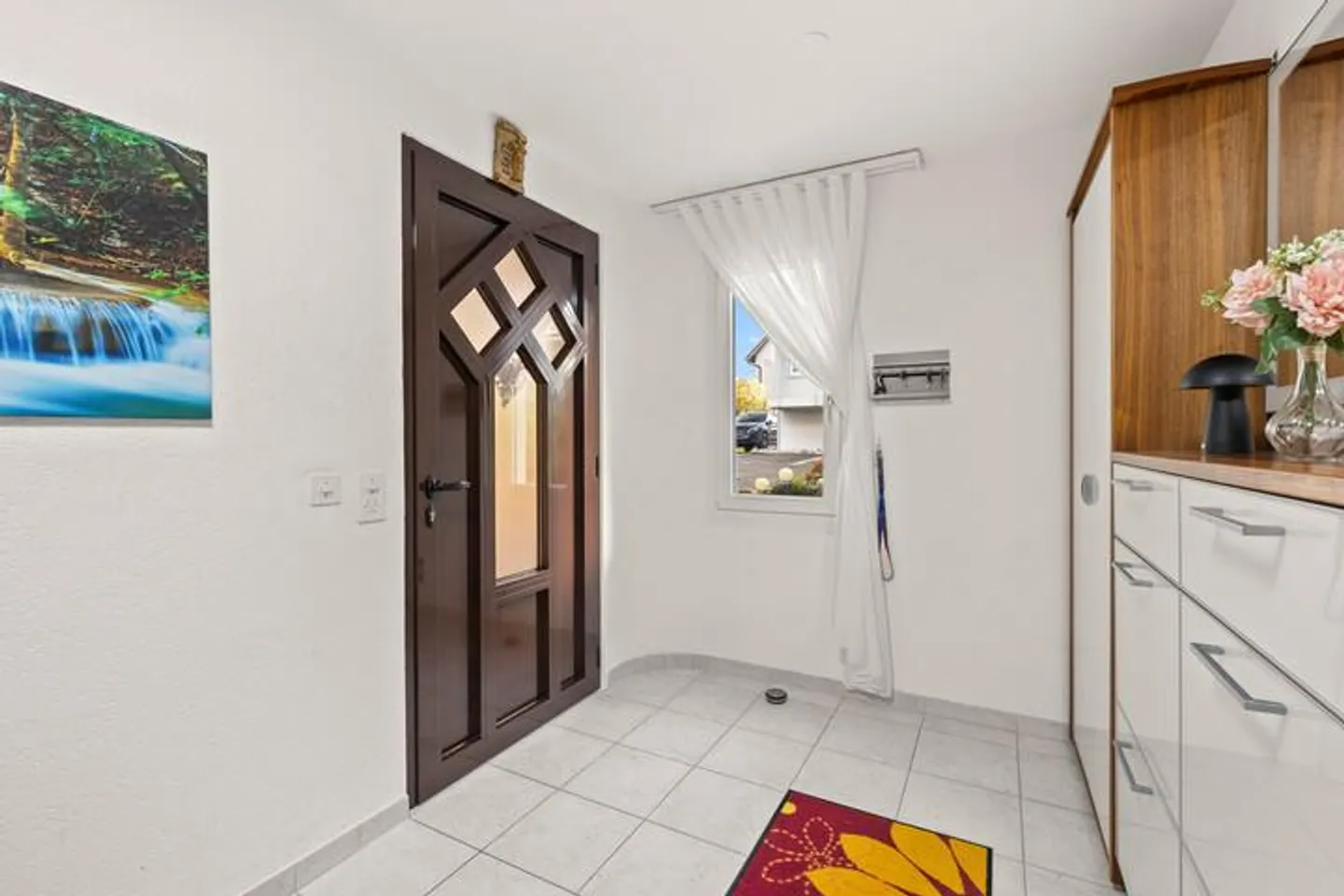 Well-maintained corner house with plenty of greenery - your retreat in the best location - Photo 7 of 8