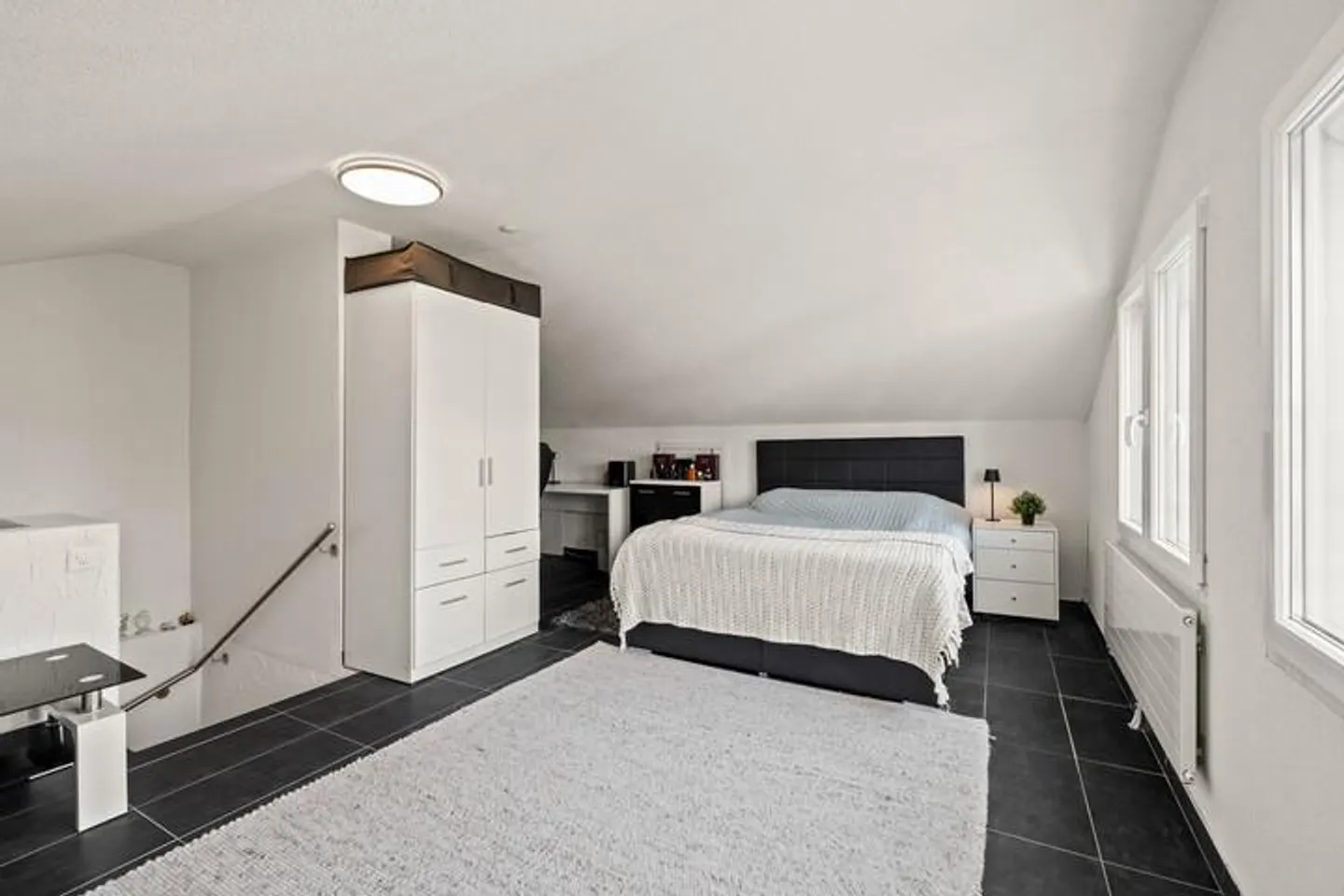 Well-maintained corner house with plenty of greenery - your retreat in the best location - Photo 8 of 8