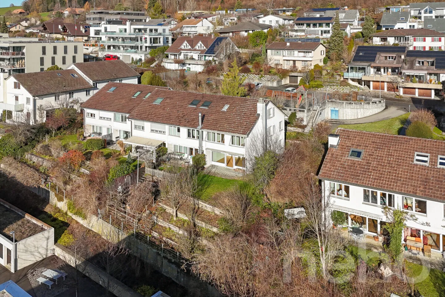 Maison de rangée familiale avec grand jardin et vue panoramique - Photo 1 sur 12