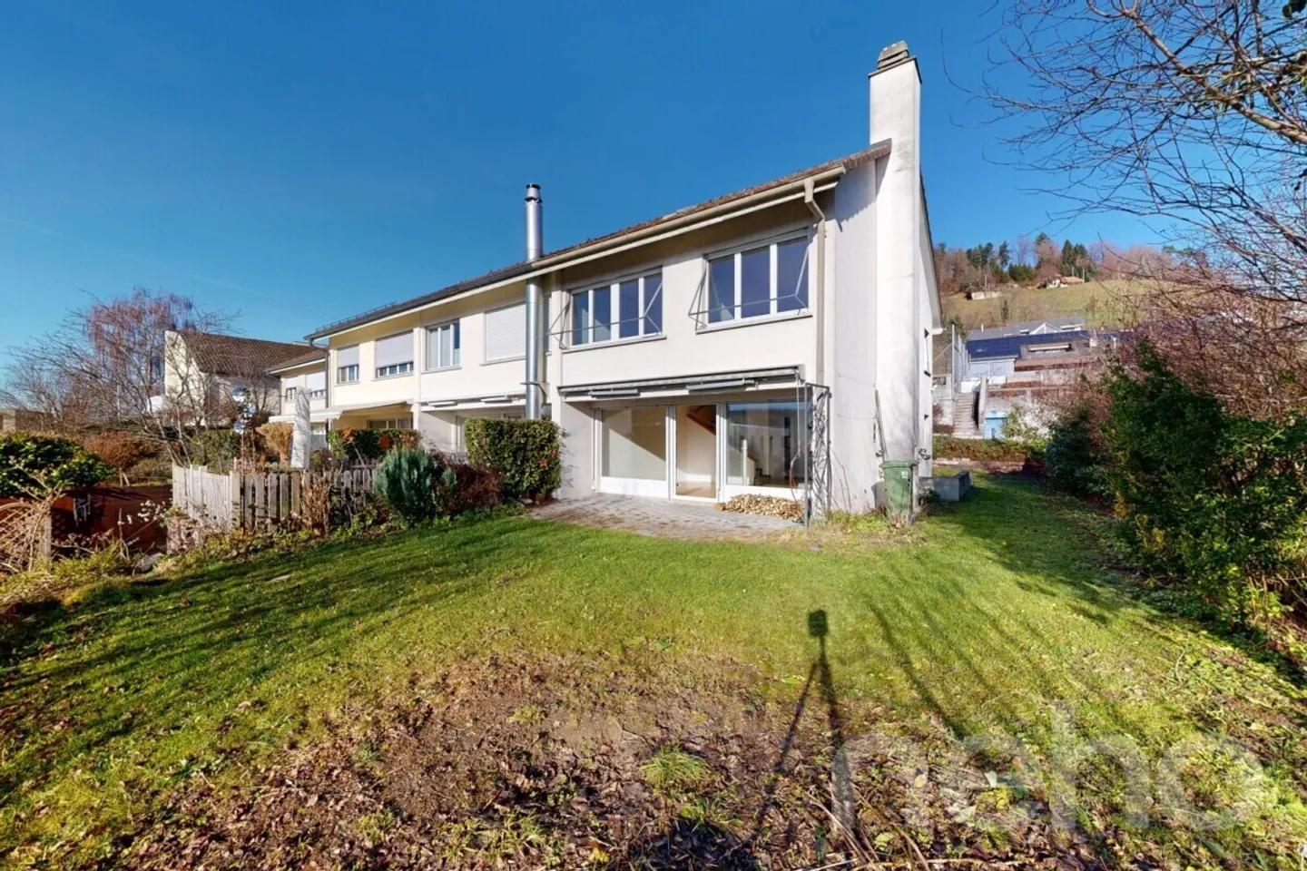Maison de rangée familiale avec grand jardin et vue panoramique - Photo 2 sur 12