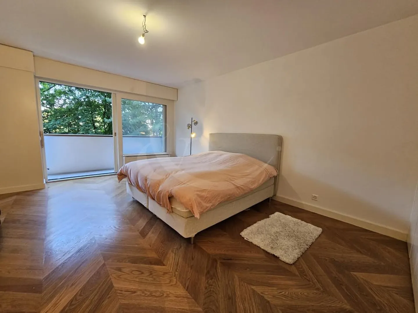 Charmant appartement traversant entièrement rénové dans une résidence de standin - Photo 6 sur 8