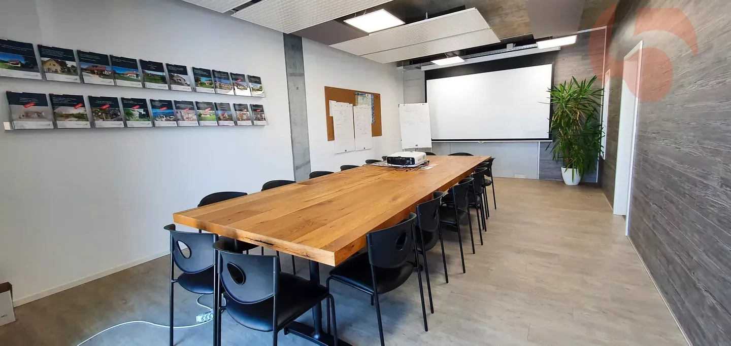 34 m2 office equipped for 2-3 workstations with shared conference room - Photo 6 of 11