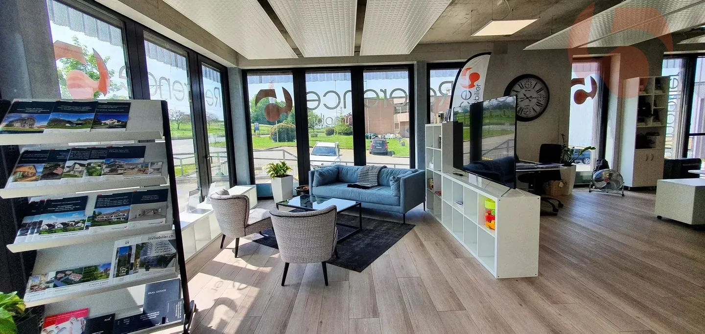 34 m2 office equipped for 2-3 workstations with shared conference room - Photo 5 of 11