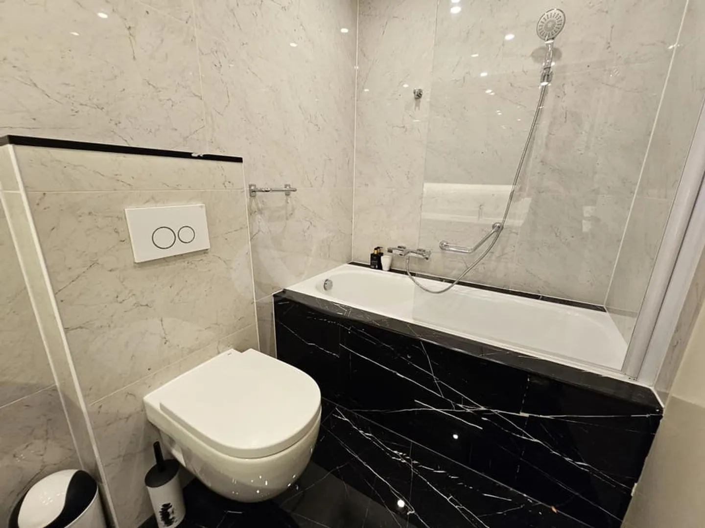 Charmant appartement traversant entièrement rénové dans une résidence de standin - Photo 5 sur 8