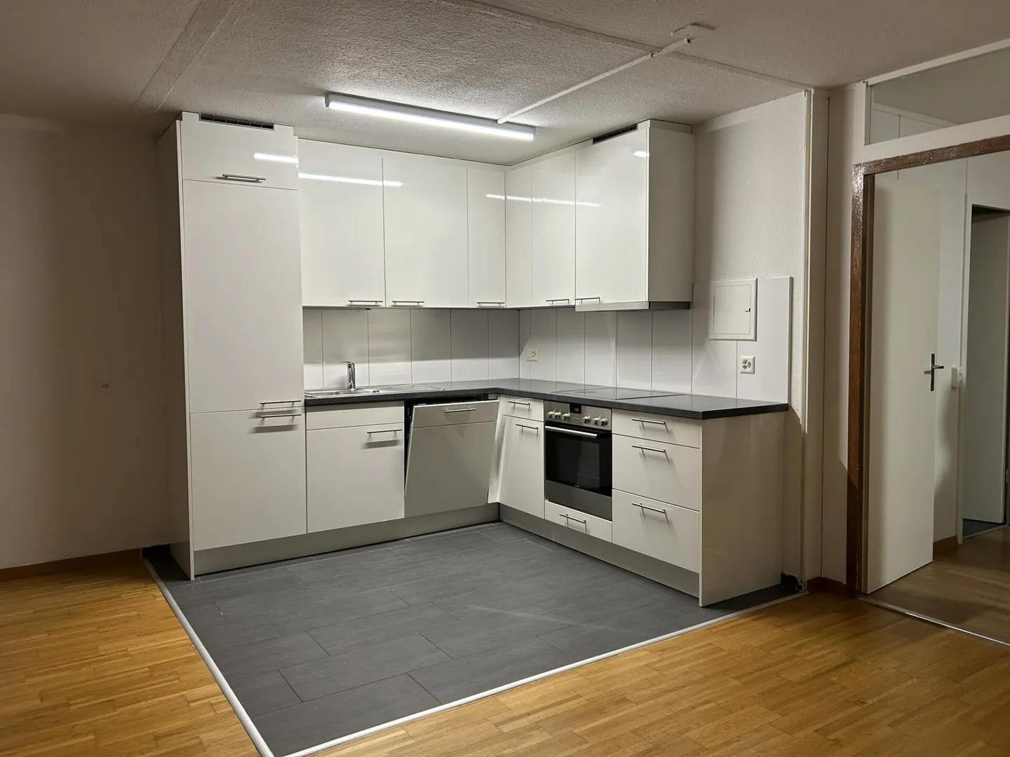Appartamento 4.5 locali con cucina nuova, adatto ai bambini, bella vista - Foto 1 di 7