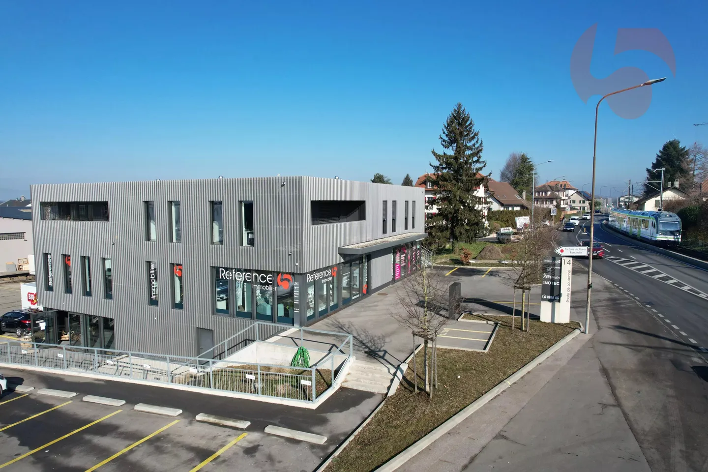 34 m2 office equipped for 2-3 workstations with shared conference room - Photo 9 of 11