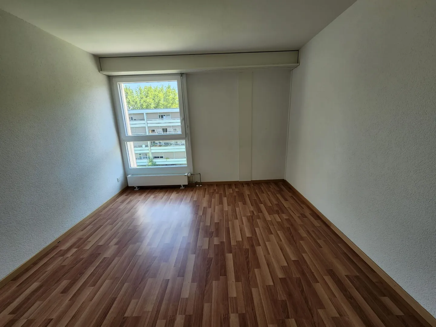 Appartamento 4.5 locali con cucina nuova, adatto ai bambini, bella vista - Foto 4 di 7