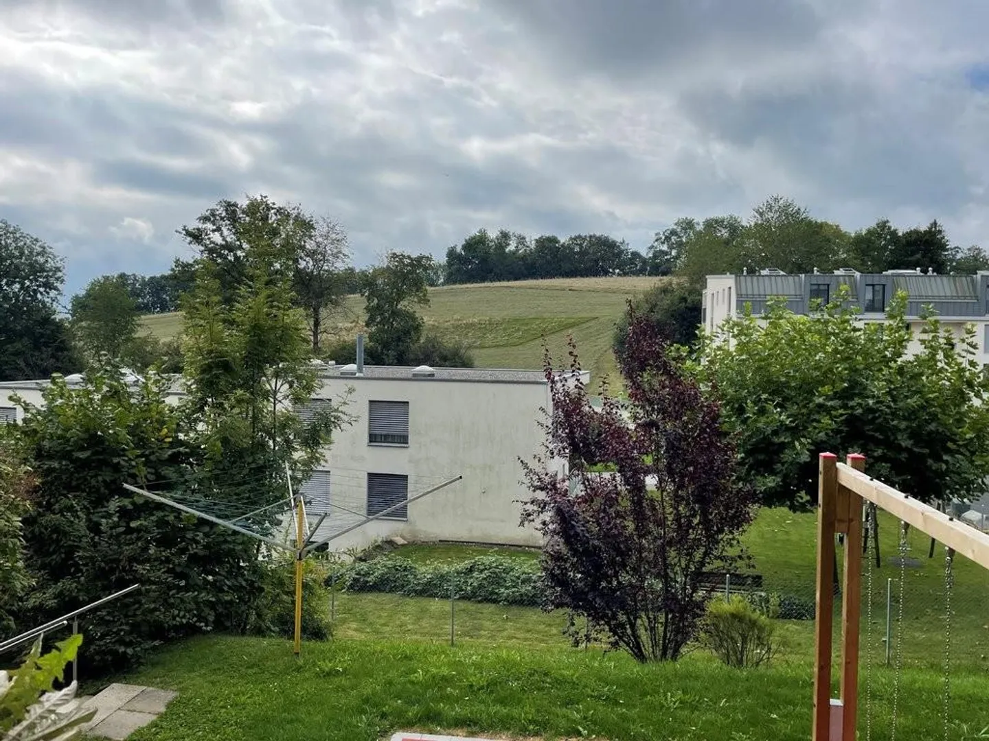 Appartement Charmant avec Vue sur la Campagne - Photo 2 sur 9