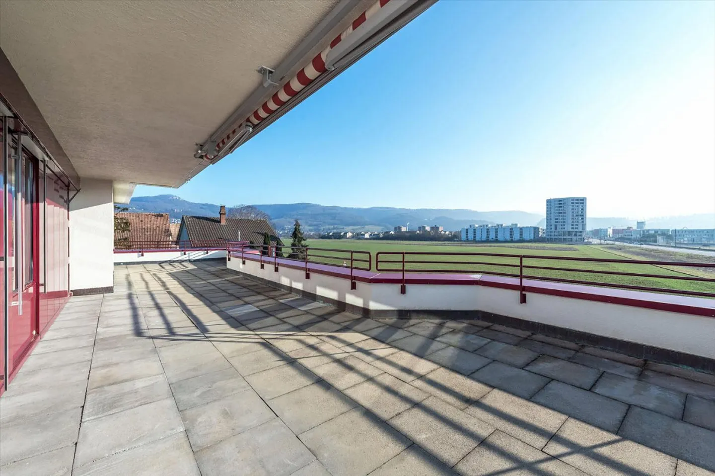 Appartamento recentemente ristrutturato con vista sul verde in affitto - Foto 2 di 10