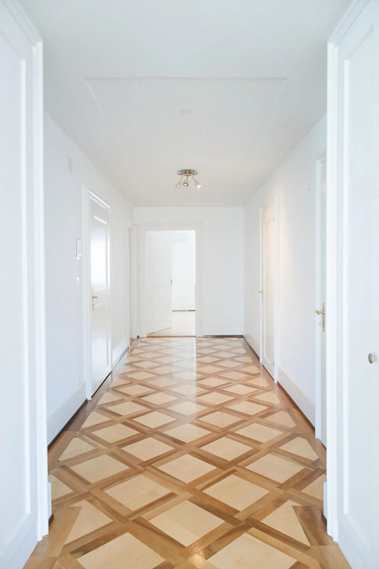 Vivere con Storia: Appartamento di 4,5 stanze nella città vecchia di Sciaffusa - Foto 7 di 13