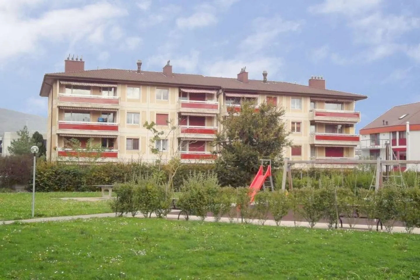 PREMIÈRE ANNÉE DE LOYER OFFERT ! Place de parking près de la gare - Photo 1 sur 1