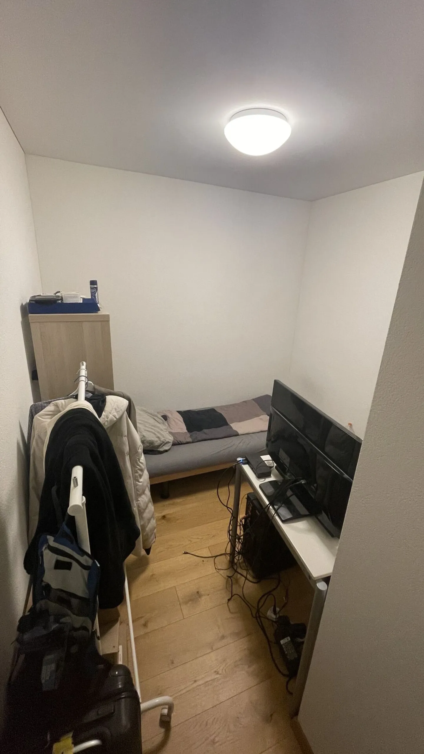 Chambre partagée compacte et meublée dans le quartier du théâtre, 2ème étage Chambre 4 - Photo 1 sur 8