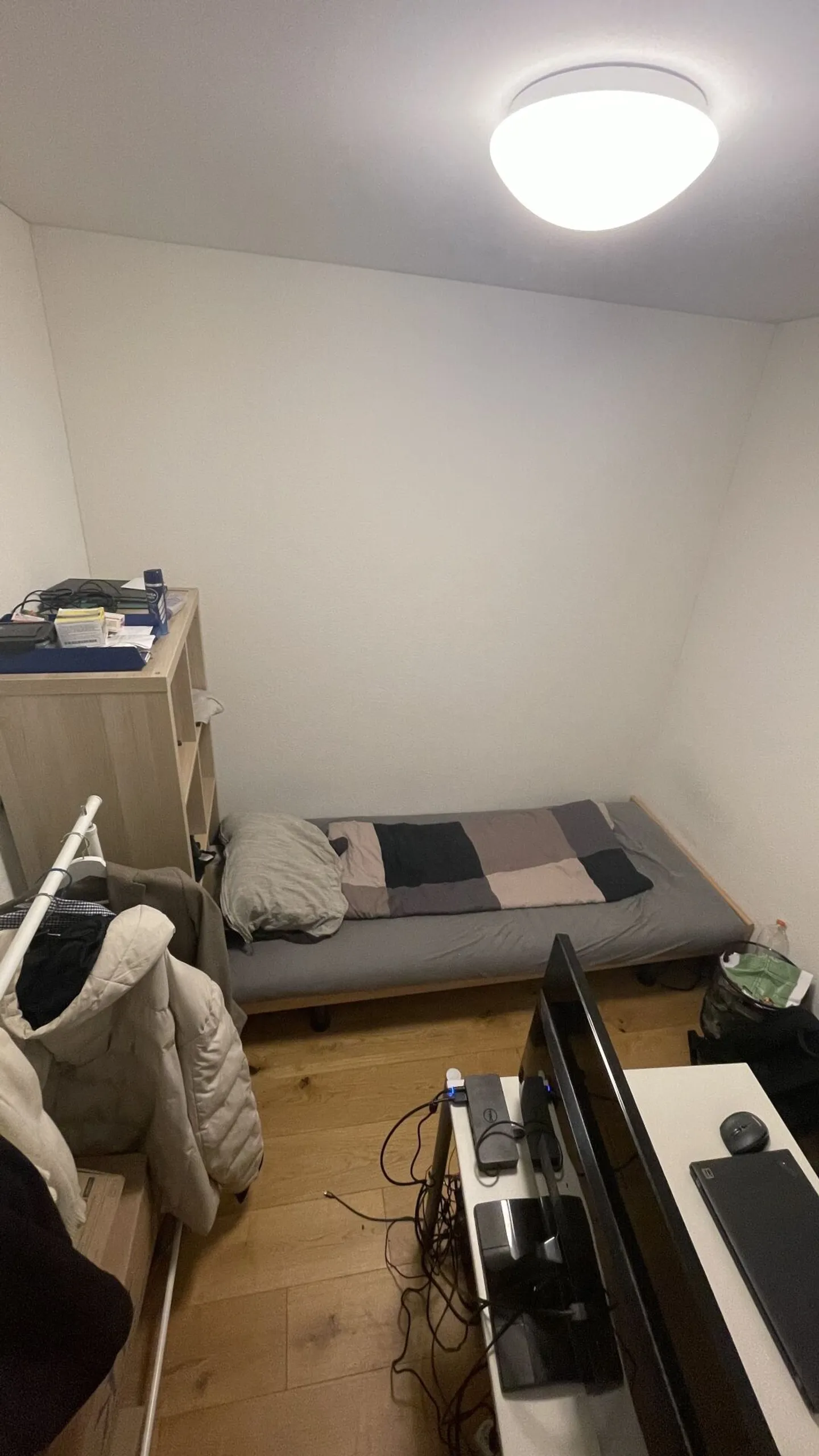 Chambre partagée compacte et meublée dans le quartier du théâtre, 2ème étage Chambre 4 - Photo 3 sur 8