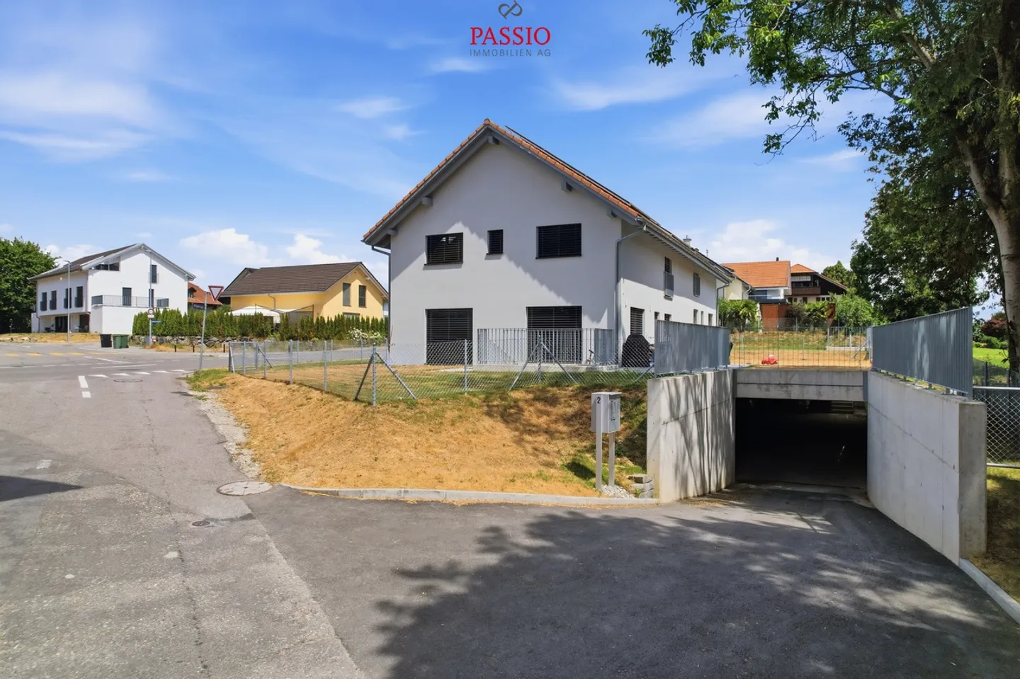 Maison individuelle jumelée exclusive de 6,5 pièces avec jardin spacieux - Photo 3 sur 47