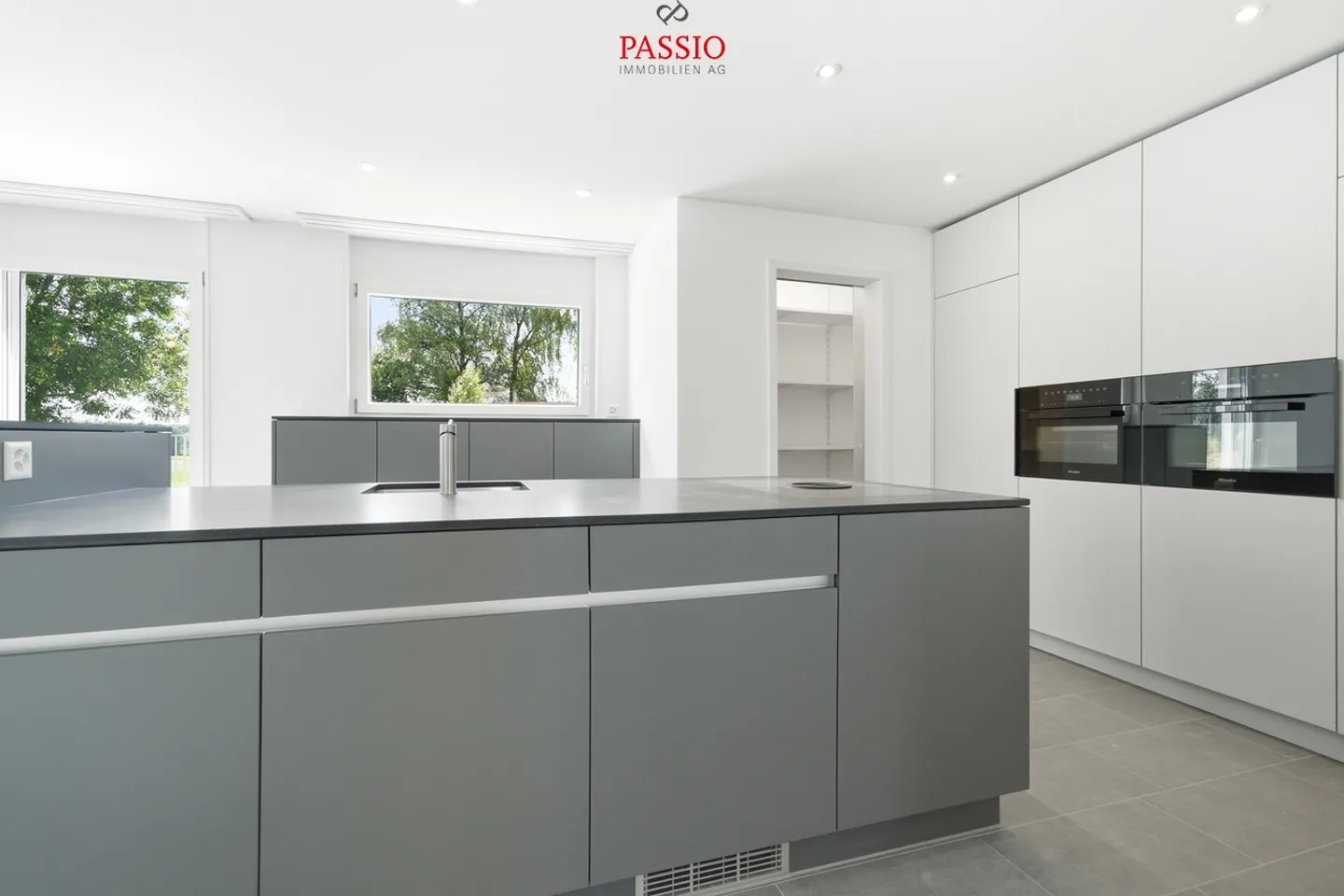 Maison individuelle jumelée exclusive de 6,5 pièces avec jardin spacieux - Photo 7 sur 47