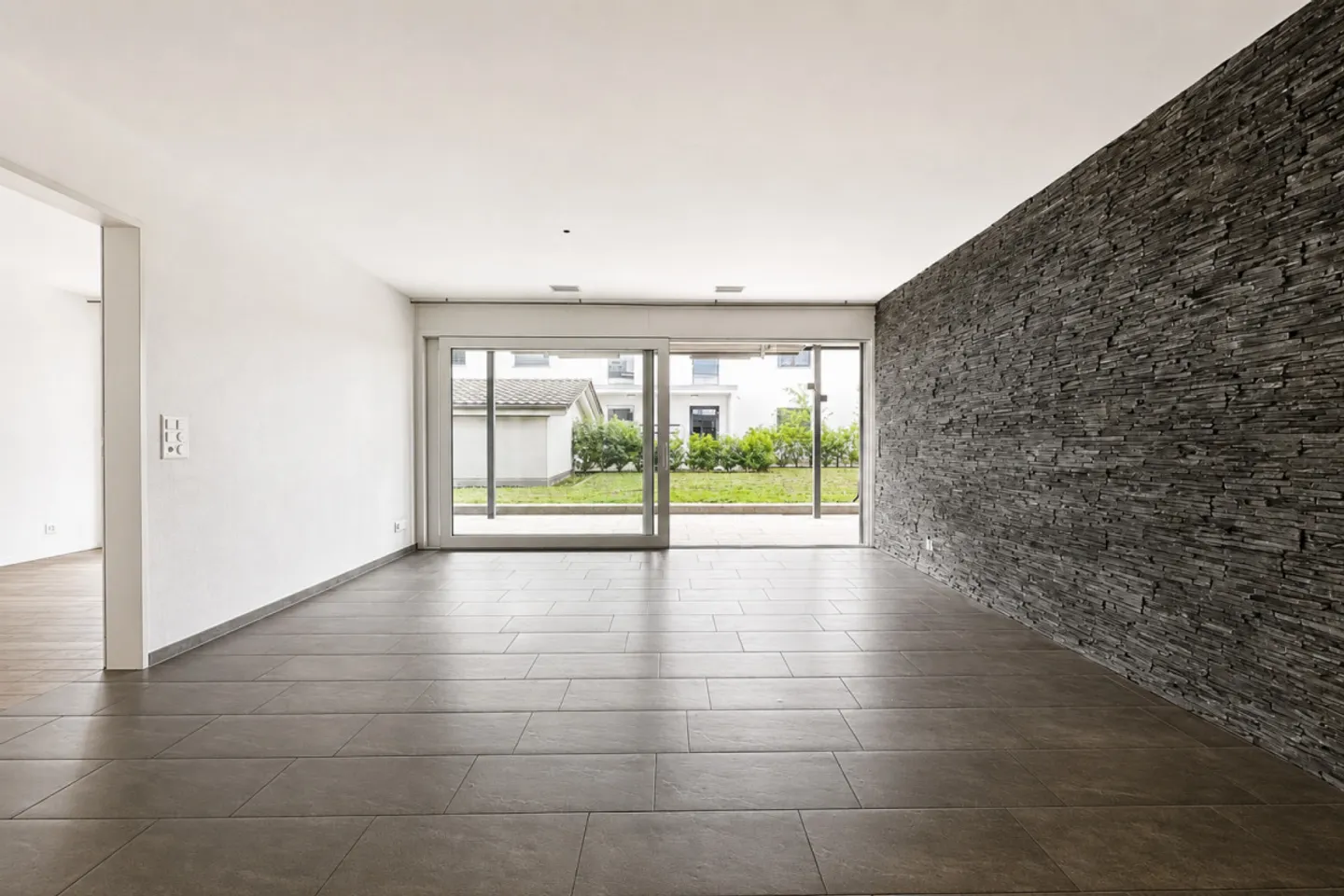 Moderne Gartenwohnung in Waltenschwil - Foto 1 von 14