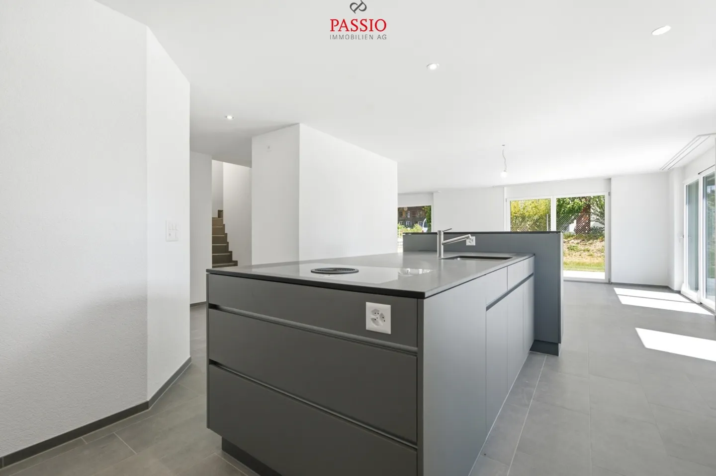Maison individuelle jumelée exclusive de 6,5 pièces avec jardin spacieux - Photo 8 sur 47