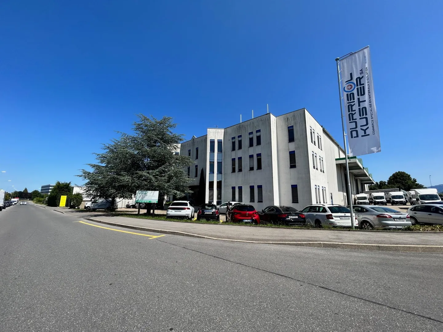 Office space for rent - Photo 1 of 6