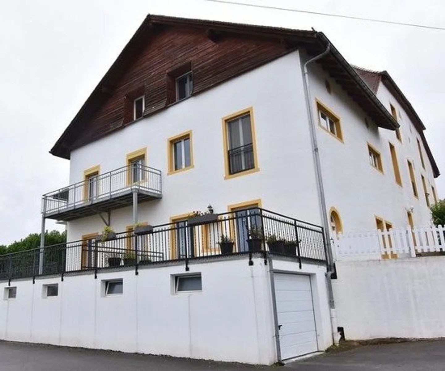 Appartement spacieux avec balcon - Photo 1 sur 13