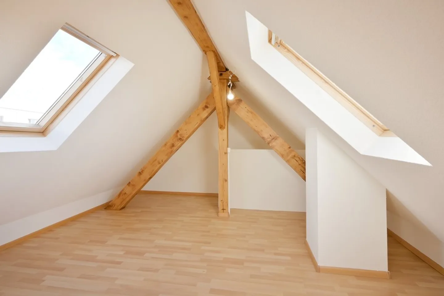 Apartment seeks singles or couples! - Photo 2 of 7