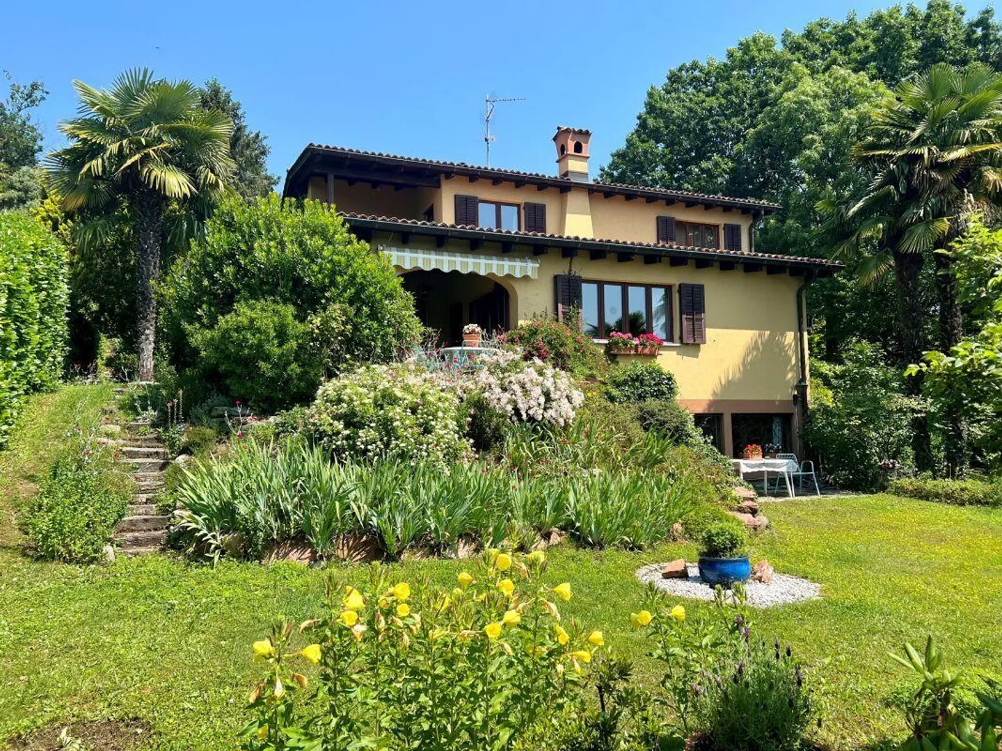 Magnificent and characteristic house in the green - Photo 1 of 13