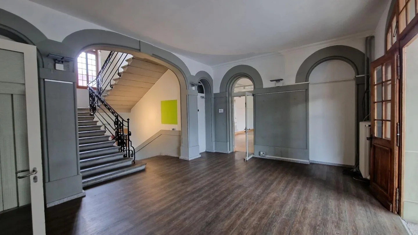 Magnificent independent building - 1000m² near UNIL EPFL - Photo 1 of 5