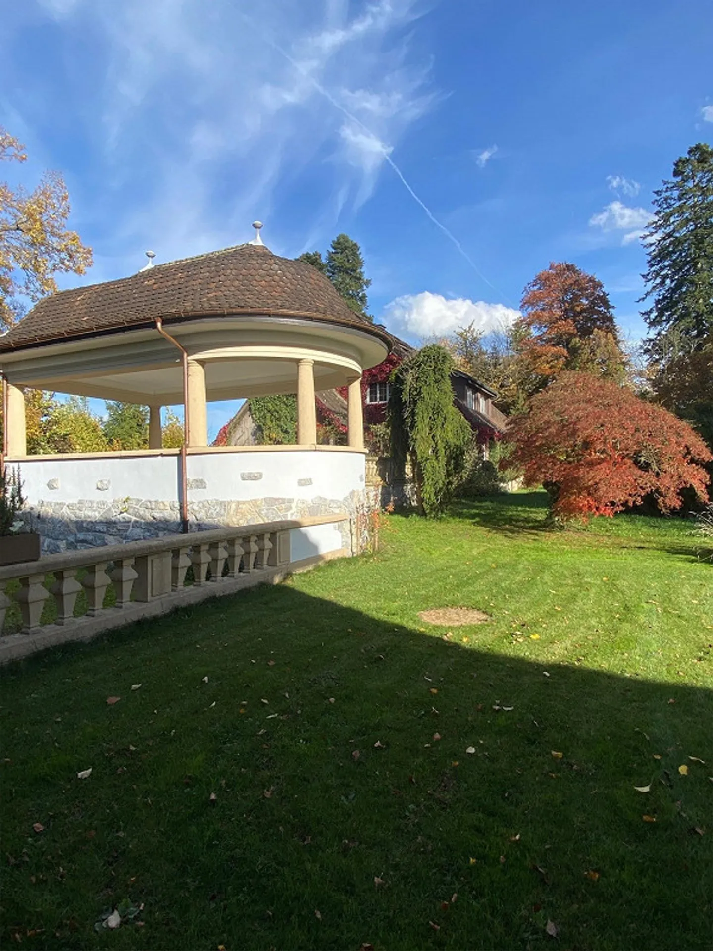 Casa unifamiliare di 11 stanze nel verde - Foto 2 di 12